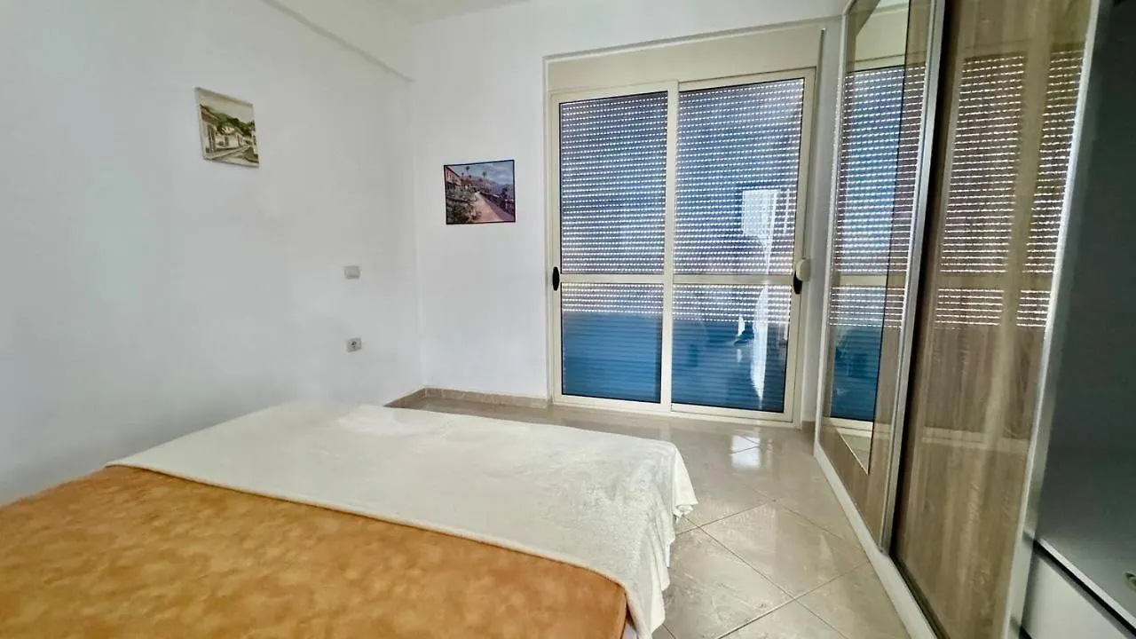 Deep Blue Sea View Apartments Σαράντα