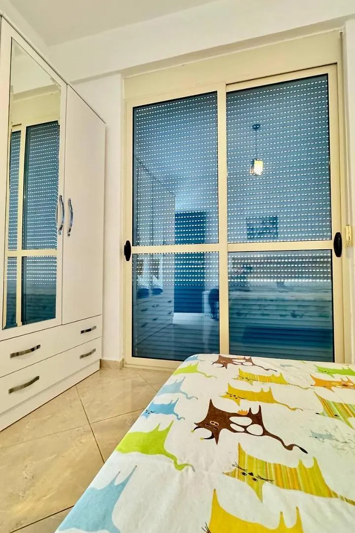 Deep Blue Sea View Apartments Σαράντα